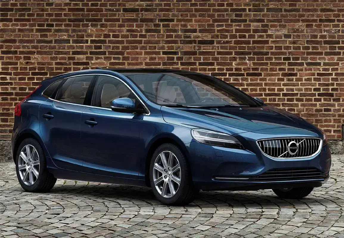 Usado Volvo V40 Kinetic 120 CV (88 kW) 2016 Rojo Utilitario