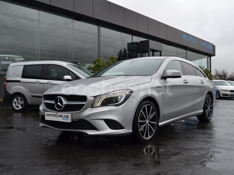 Usado Mercedes CLA200 Shooting Brake 136 CV (100 kW) 2016 Gris / plata Familiar