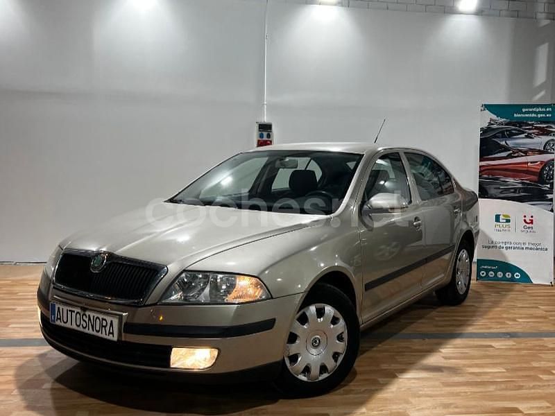 Gris / plata Usado 2006 Skoda Octavia Berlina | 4490 € (Precio justo) - Imagen 1/4