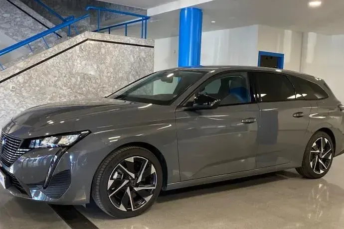 Usado Peugeot 308 SW Allure 180 CV (132 kW) 2024 Gris Familiar