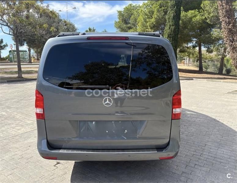 Usado Mercedes V220 Exclusive 163 CV (119 kW) 2018 Gris / plata Monovolumen