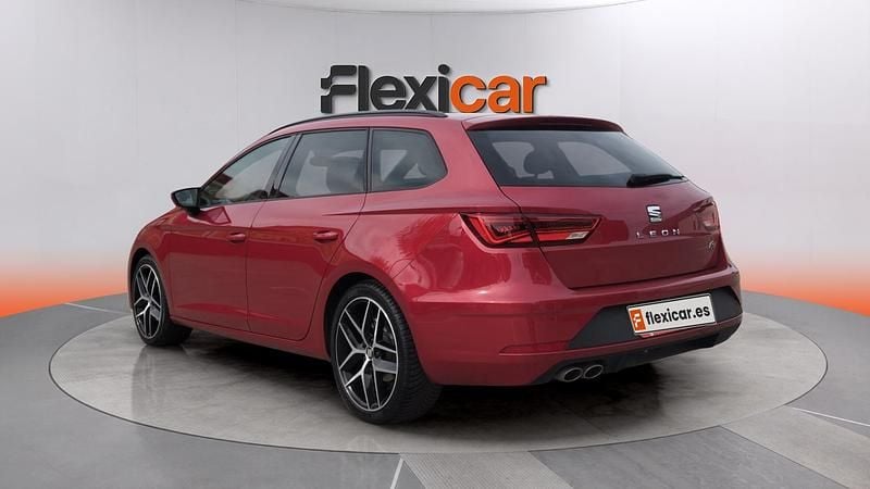 Usado Seat Leon FR 150 HP (110 kW) 2019 Vermelho Sedan