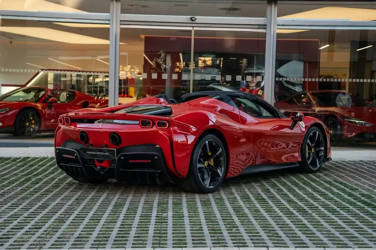 Usado Ferrari SF90 1001 CV (736 kW) 2023 Rojo metalizado Descapotable