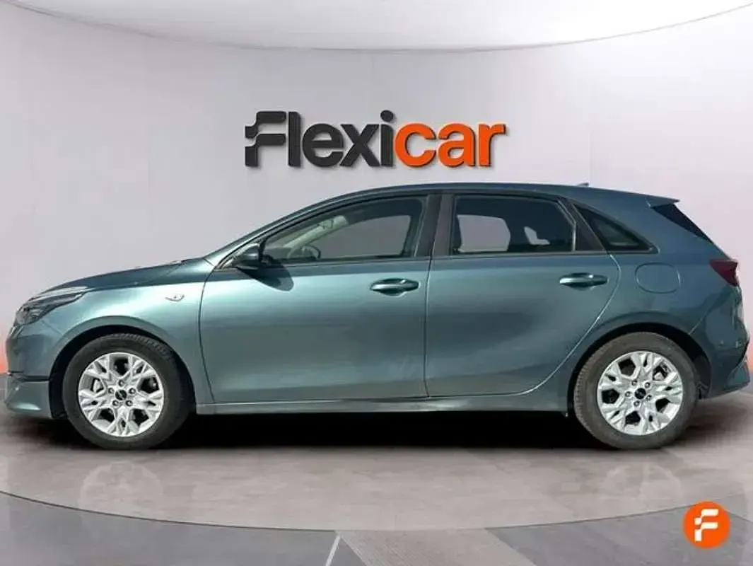 Usado Kia Ceed 101 CV (74 kW) 2023 Verde Utilitario
