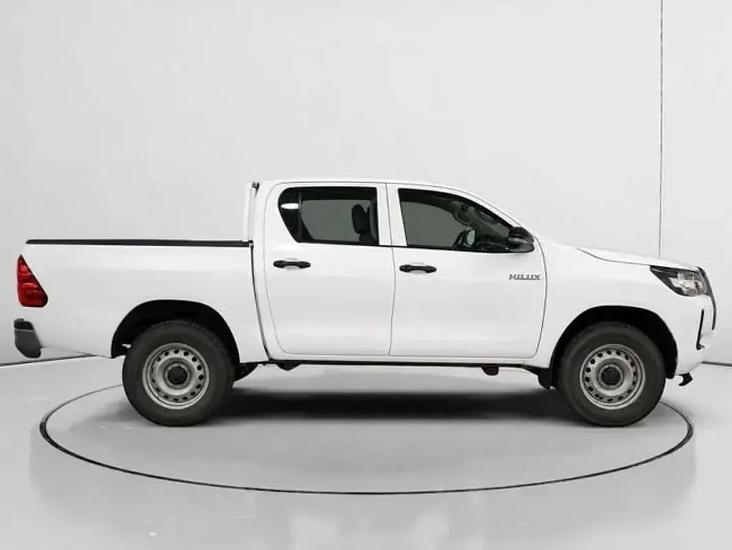Usado Toyota HiLux 144 CV (105 kW) 2023 Blanco Pickup/Camioneta