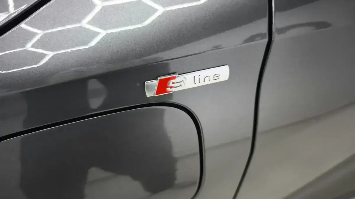 Usado Audi A3 Sportback S-Line 204 CV (150 kW) 2022 Gris Utilitario