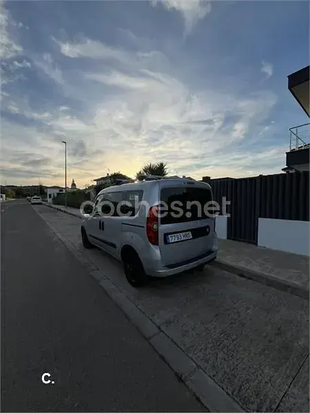 Usado Fiat Doblò Dynamic 105 CV (77 kW) 2013 Gris / plata Monovolumen