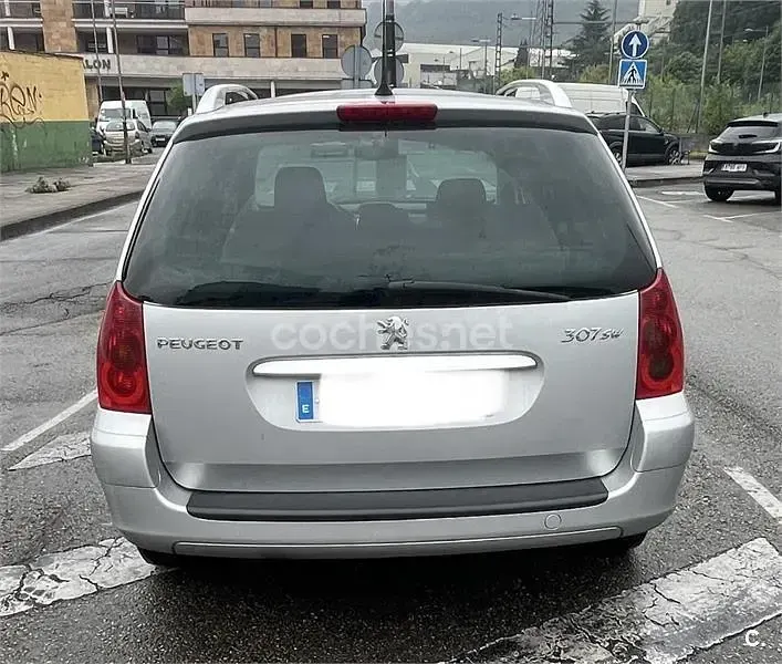 Usado Peugeot 307 110 CV (80 kW) 2003 Gris / plata Familiar