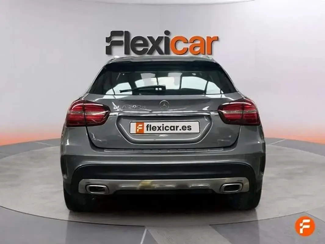 Usado Mercedes GLA200 136 CV (100 kW) 2017 Gris SUV