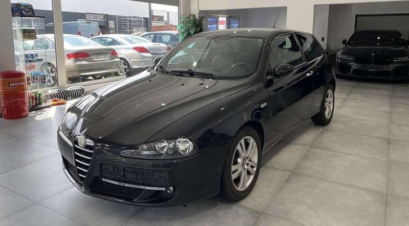 Negro Usado 2006 Alfa Romeo 147 Utilitario | 4990 € (Precio justo) - Imagen 1/4