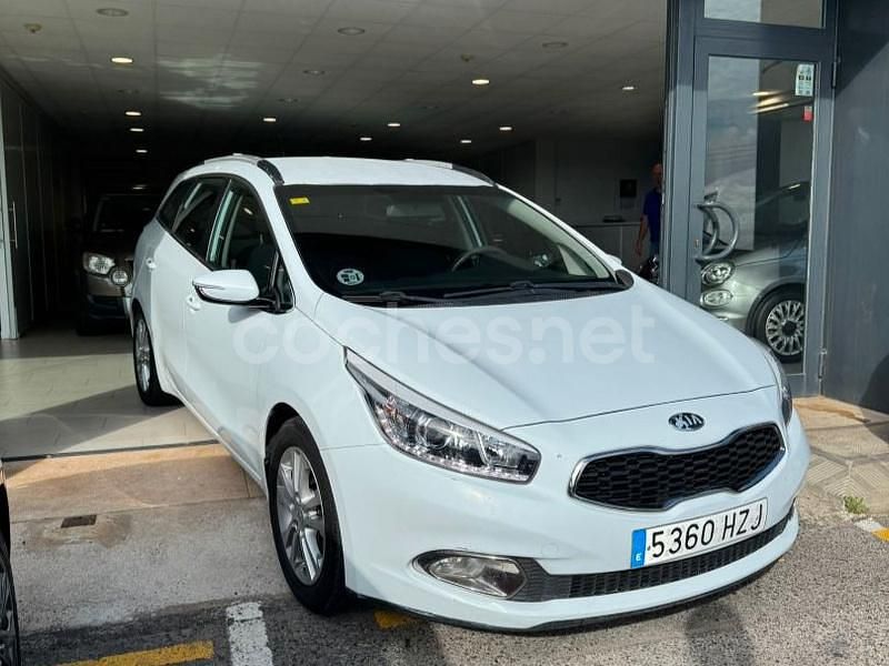 Blanco Usado 2014 Kia Ceed Sportswagon Familiar | 4990 € (Precio justo) - Imagen 1/4