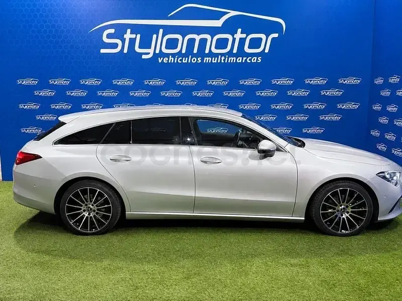 Usado Mercedes CLA200 Shooting Brake 150 CV (110 kW) 2021 Gris / plata Familiar