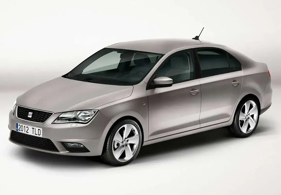Usado Seat Toledo XCELLENCE 116 CV (85 kW) 2017 Gris Utilitario
