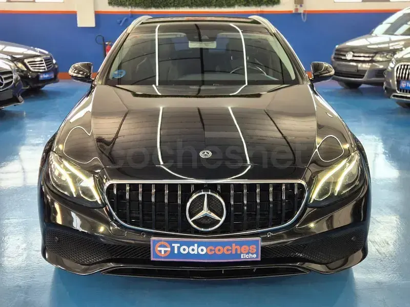 Usado Mercedes E300 306 CV (225 kW) 2019 Negro Familiar