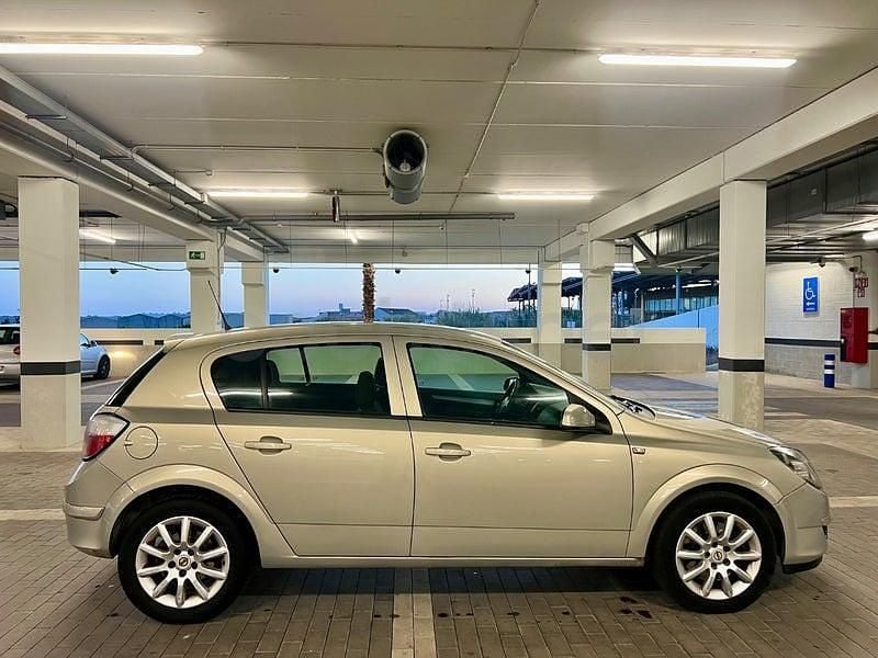 Usado Opel Astra Cosmo 120 CV (88 kW) 2005 Beige Berlina
