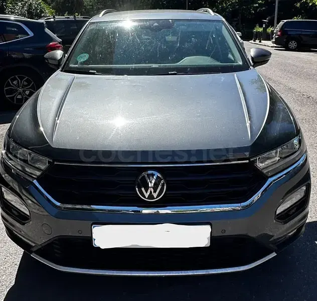 Usado VW T-Roc Advance 110 CV (80 kW) 2021 Gris / plata SUV