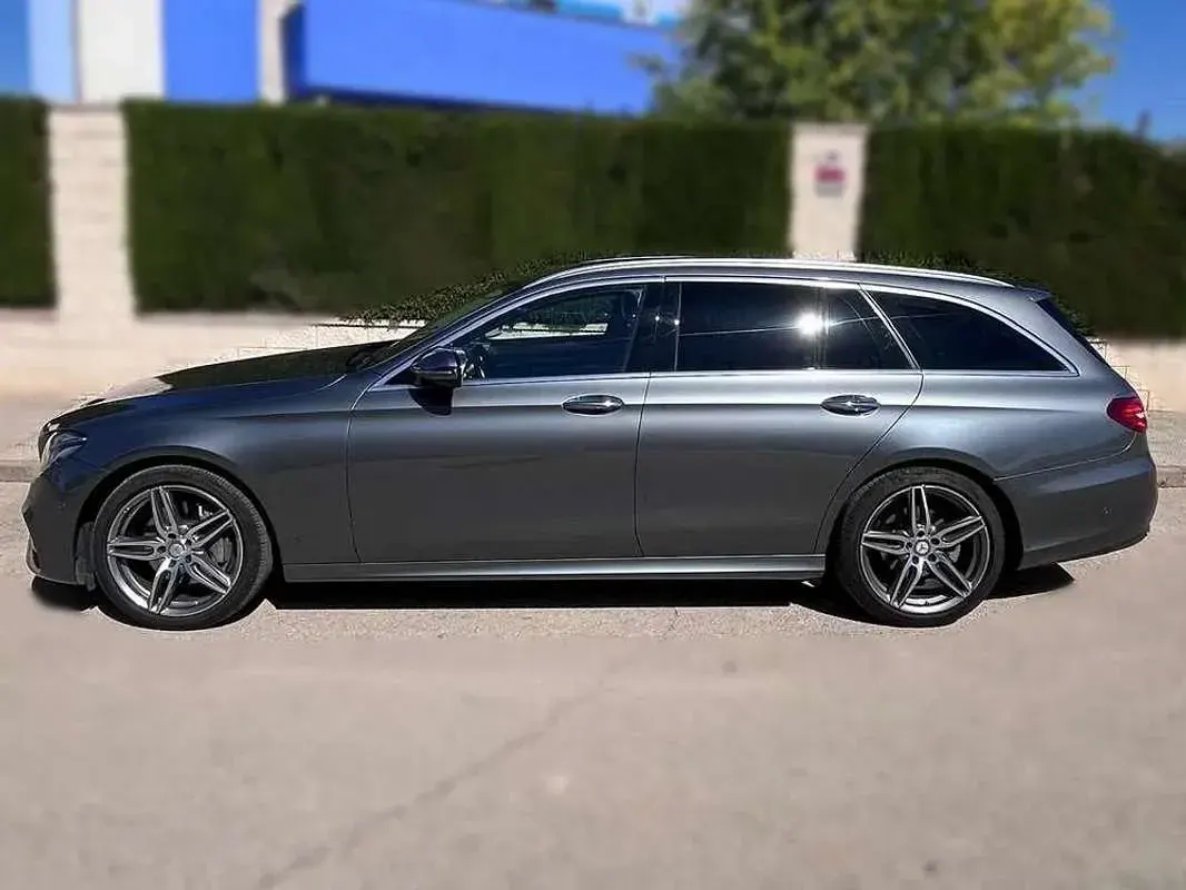 Usado Mercedes E220 194 CV (142 kW) 2018 Gris Familiar
