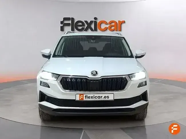 Usado Skoda Karoq Ambition 150 CV (110 kW) 2023 Blanco SUV