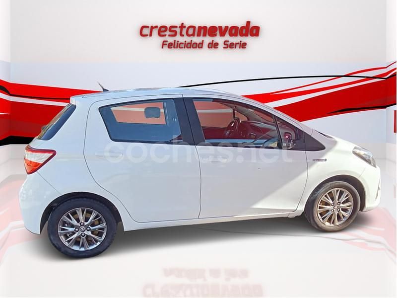 Usado Toyota Yaris Hybrid Active 100 CV (73 kW) 2019 Blanco Berlina