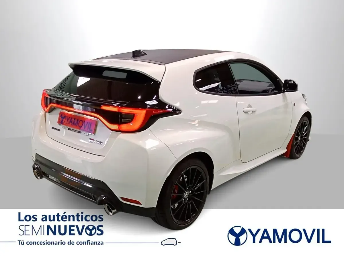 Usado Toyota Yaris 276 CV (202 kW) 2024 Blanco Utilitario