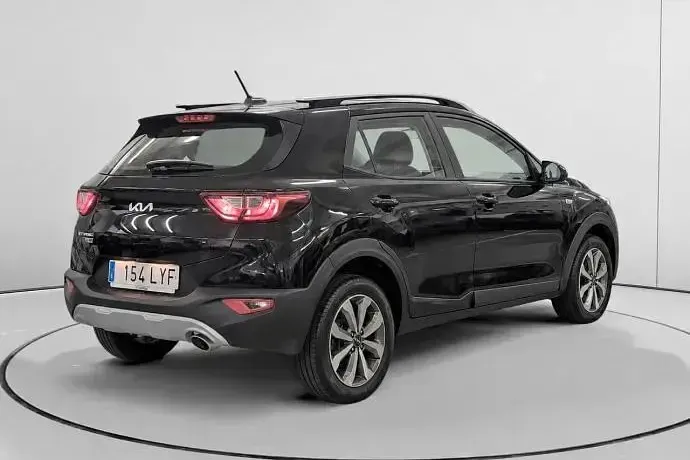 Usado Kia Stonic 100 CV (73 kW) 2022 Negro SUV