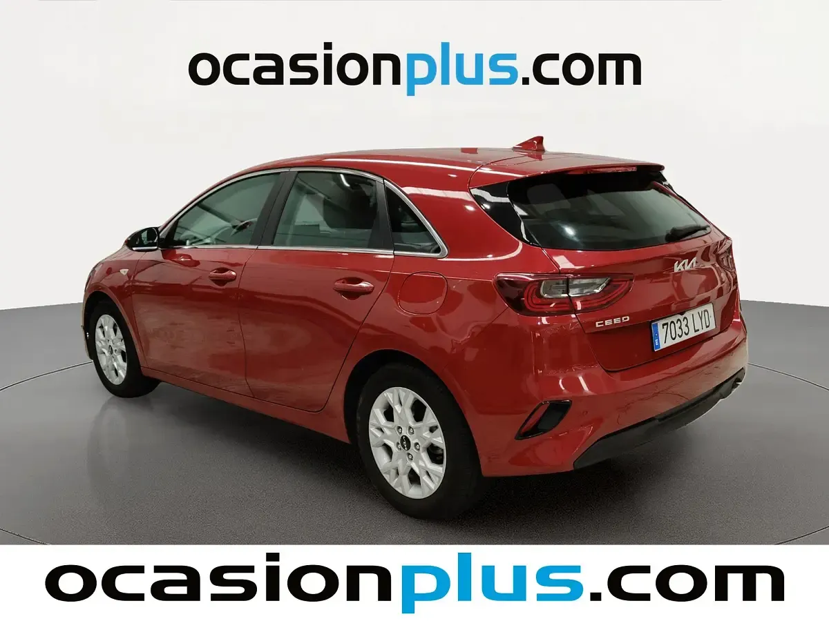 Usado Kia Ceed 101 CV (74 kW) 2022 Rojo Utilitario