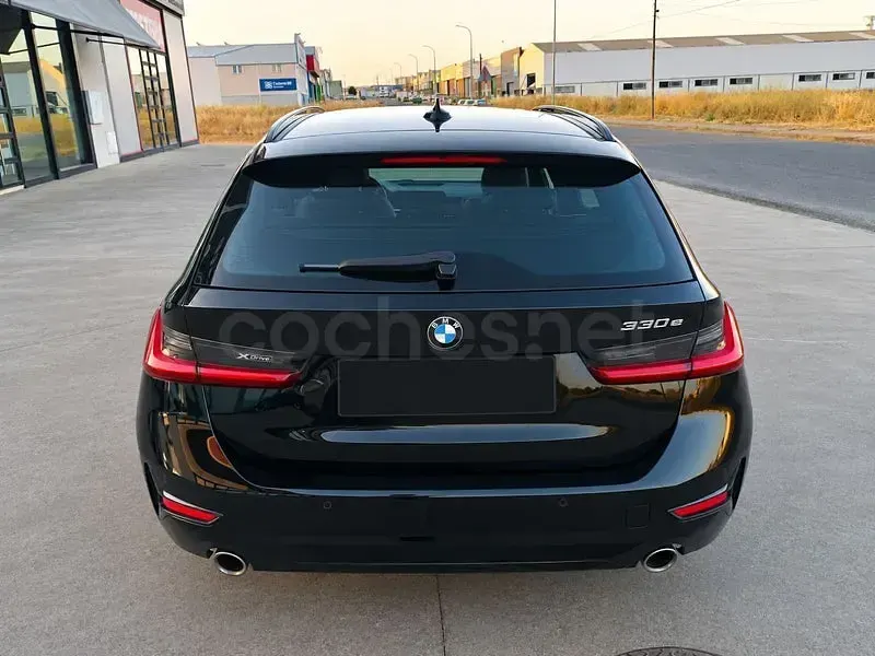 Usado BMW 330e Comfort Edition 292 CV (214 kW) 2021 Negro Familiar