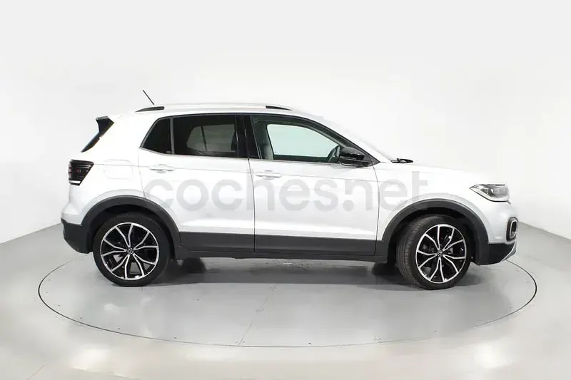 Usado VW T-Cross Sportline 110 CV (80 kW) 2021 Gris / plata SUV