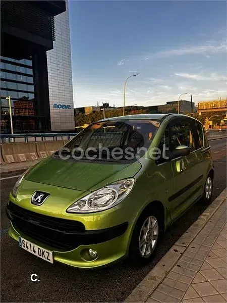 Usado Peugeot 1007 75 CV (55 kW) 2005 Verde Monovolumen