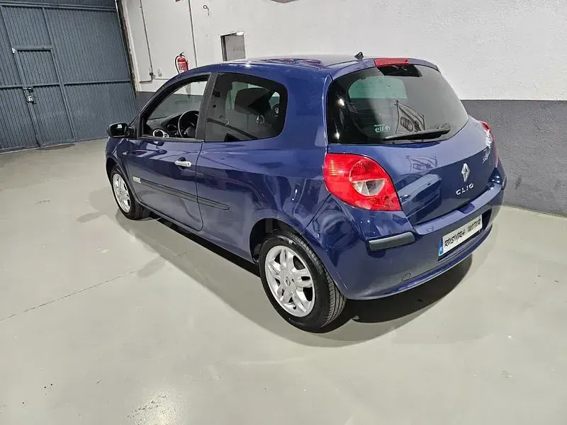 Usado Renault Clio II Dynamique 100 CV (73 kW) 2008 Azul Berlina