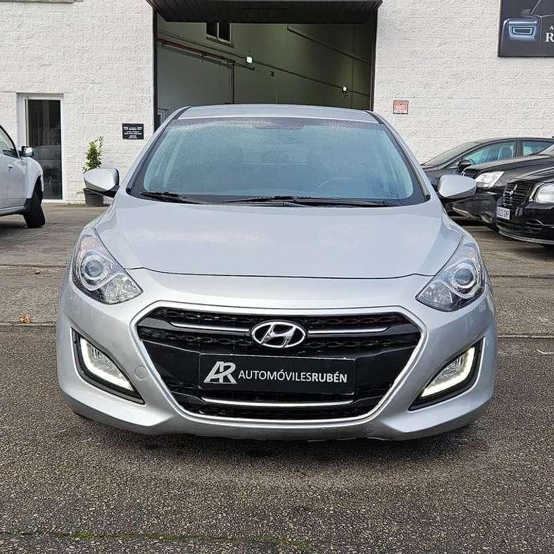 Usado Hyundai i30 90 CV (66 kW) 2015 Gris Utilitario