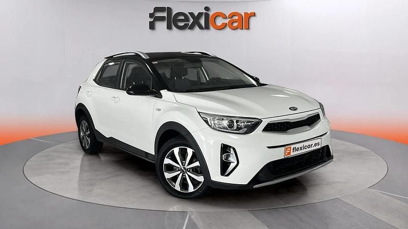 Usado Kia Stonic 84 HP (61 kW) 2021 Branco SUV