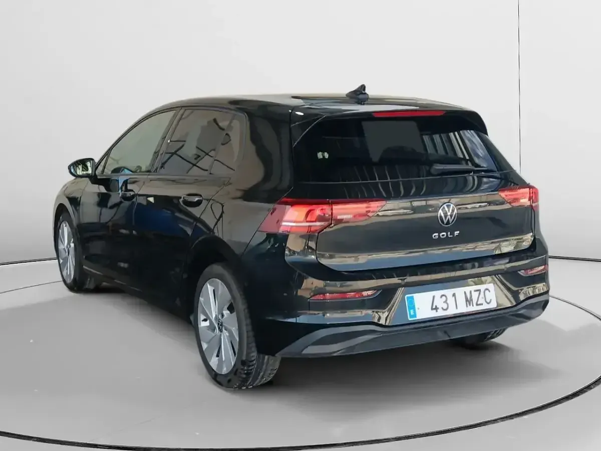 Usado VW Golf VIII Life 116 CV (85 kW) 2025 Blanco Berlina