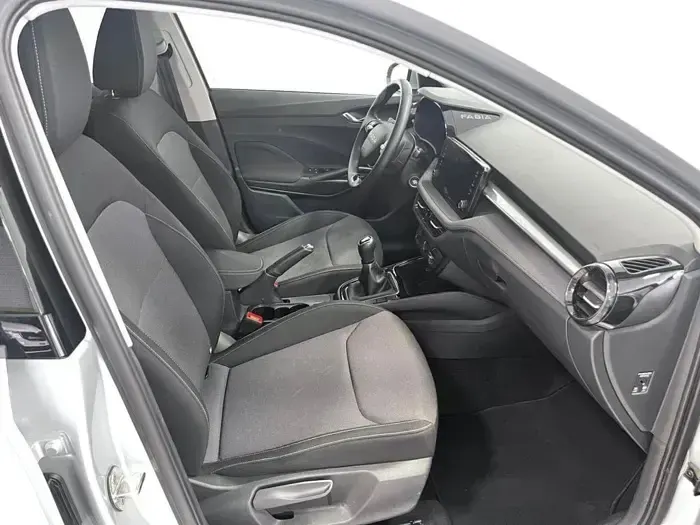 Nuevo Skoda Fabia Selection 95 CV (69 kW) 2026 Rojo Utilitario