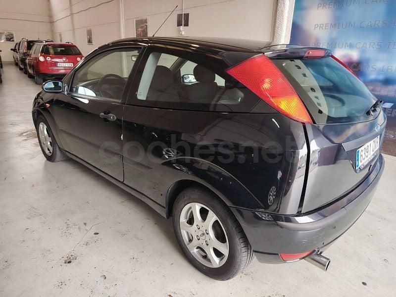 Usado Ford Focus Trend 100 CV (73 kW) 2003 Negro Berlina