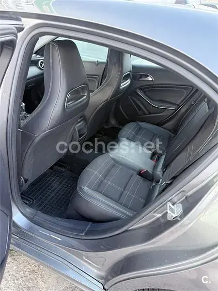 Usado Mercedes A180 Urban 109 CV (80 kW) 2014 Gris / plata Berlina