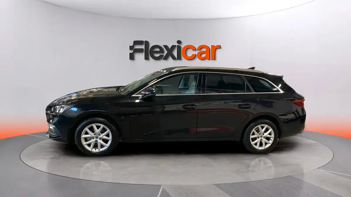 Usado Seat Leon FR 116 CV (85 kW) 2025 Negro Berlina