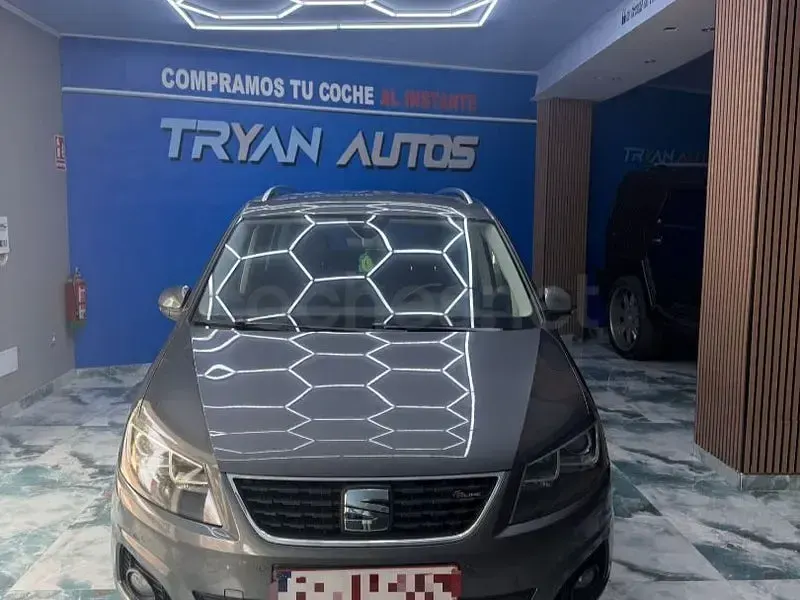 Usado Seat Alhambra XCELLENCE 177 CV (130 kW) 2019 Gris / plata Monovolumen