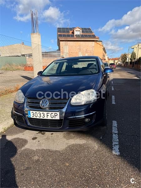 Azul Usado 2006 VW Jetta Trendline Berlina | 4400 € (Un poco caro) - Imagen 1/4