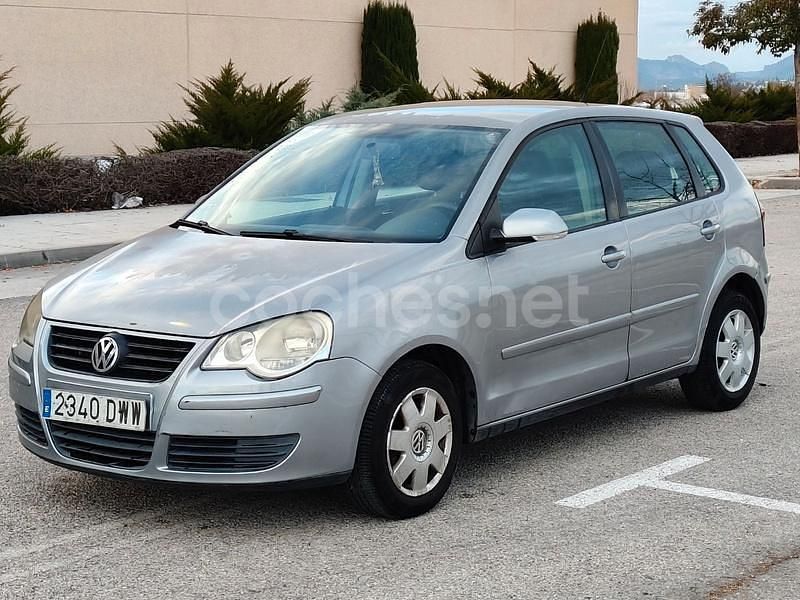 Usado VW Polo Match 70 CV (51 kW) 2006 Gris / plata Berlina
