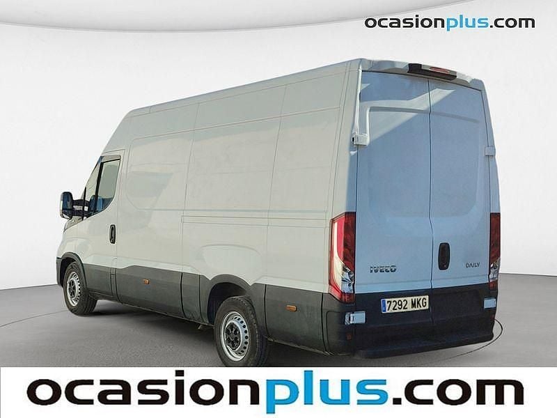 Usado Iveco Daily 156 CV (114 kW) 2023 Blanco Berlina