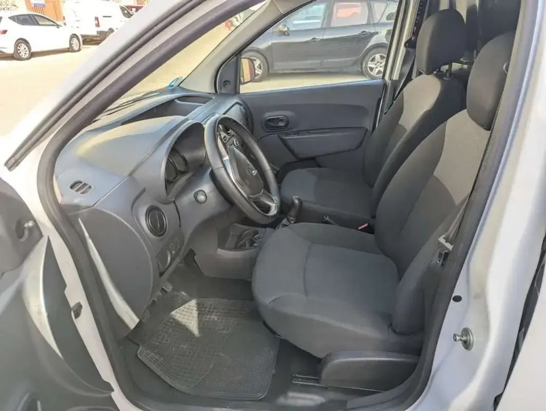 Usado Dacia Dokker Essentiel 109 CV (80 kW) 2021 Blanco Monovolumen