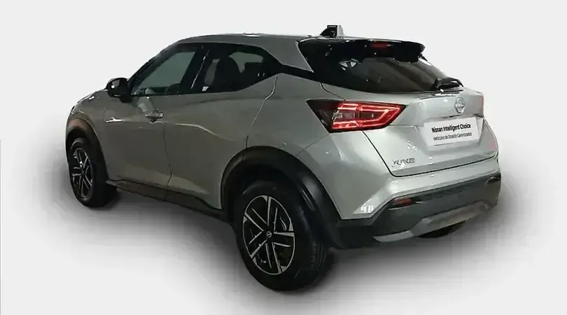 Usado Nissan Juke N-Connecta 114 CV (83 kW) 2025 Diamond silver (metalizado) monotono SUV