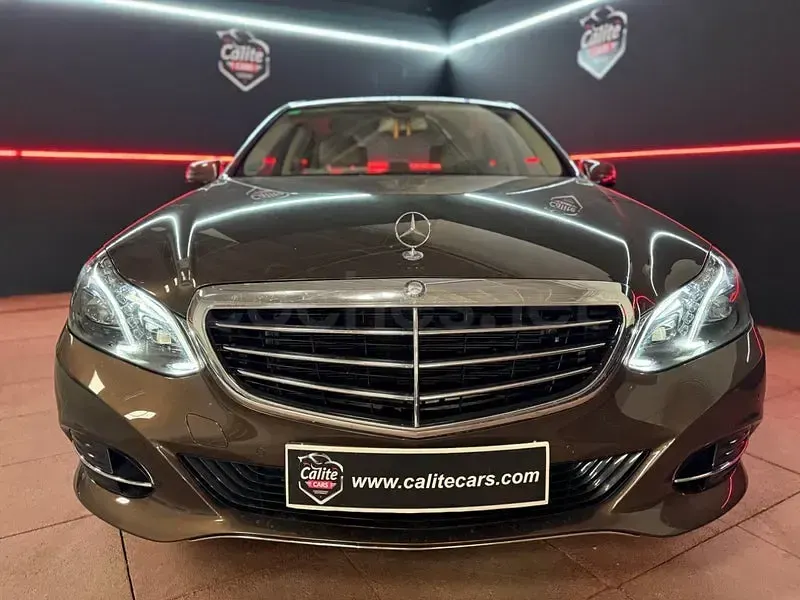 Usado Mercedes E250 Elegance 211 CV (155 kW) 2015 Marrón Berlina