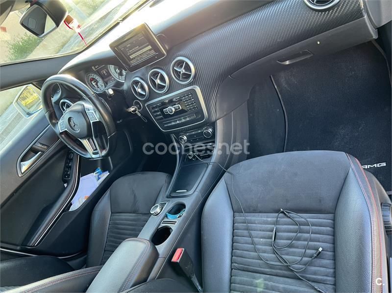 Usado Mercedes A180 AMG line 109 CV (80 kW) 2015 Gris / plata Berlina
