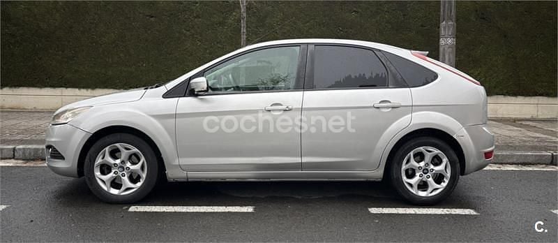 Gris / plata Usado 2008 Ford Focus Trend Berlina | 3200 € (Precio justo) - Imagen 1/3