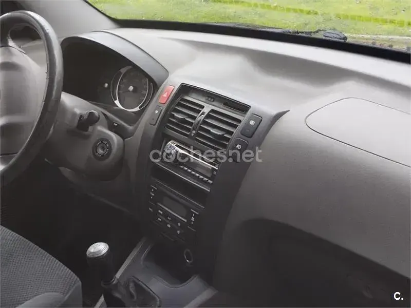 Käytetty Hyundai Tucson Comfort 142 HP (104 kW) 2006 Musta Katumaasturi