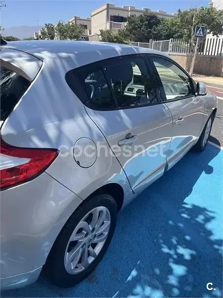 Usado Renault Mégane III Dynamique 110 CV (80 kW) 2013 Gris / plata Berlina