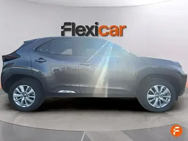 Usado Toyota Yaris Active 130 CV (95 kW) 2025 Gris Utilitario