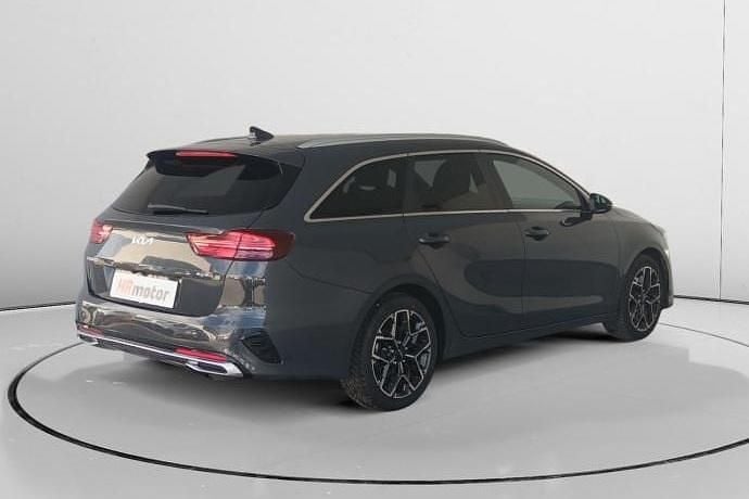 Usado Kia Ceed GT-Line 121 CV (88 kW) 2023 Gris Utilitario